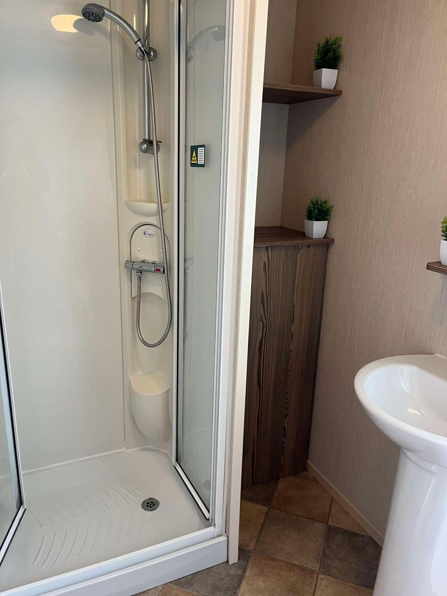 275 - Butlins Skegness, Pet Friendly And Wifi - Meadow Lakes Caravan & Lodge Hire Инголдмелс Экстерьер фото